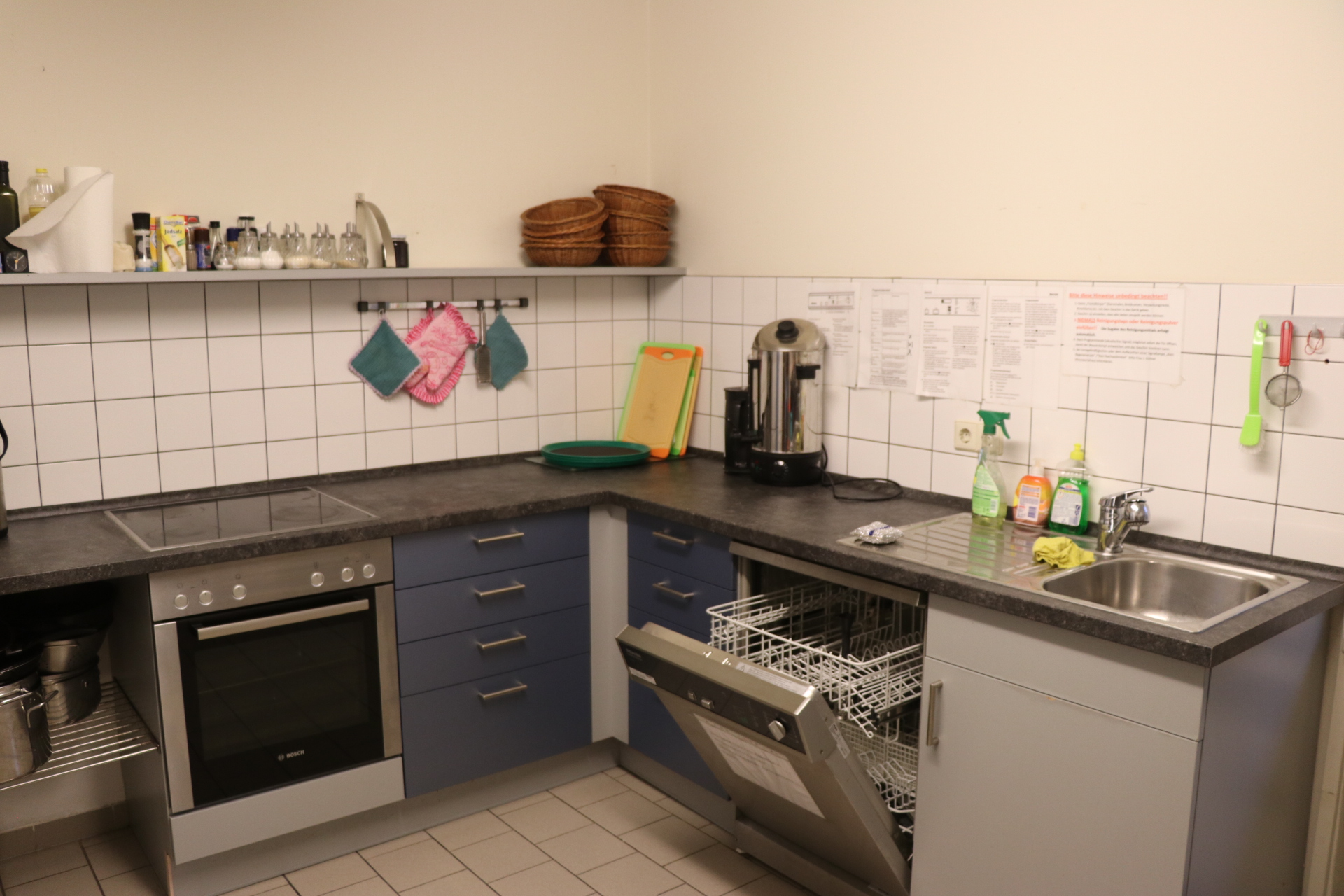 tl_files/kreuzgymnasium/files/Mayenhof/Mayenhof_Kueche.JPG
