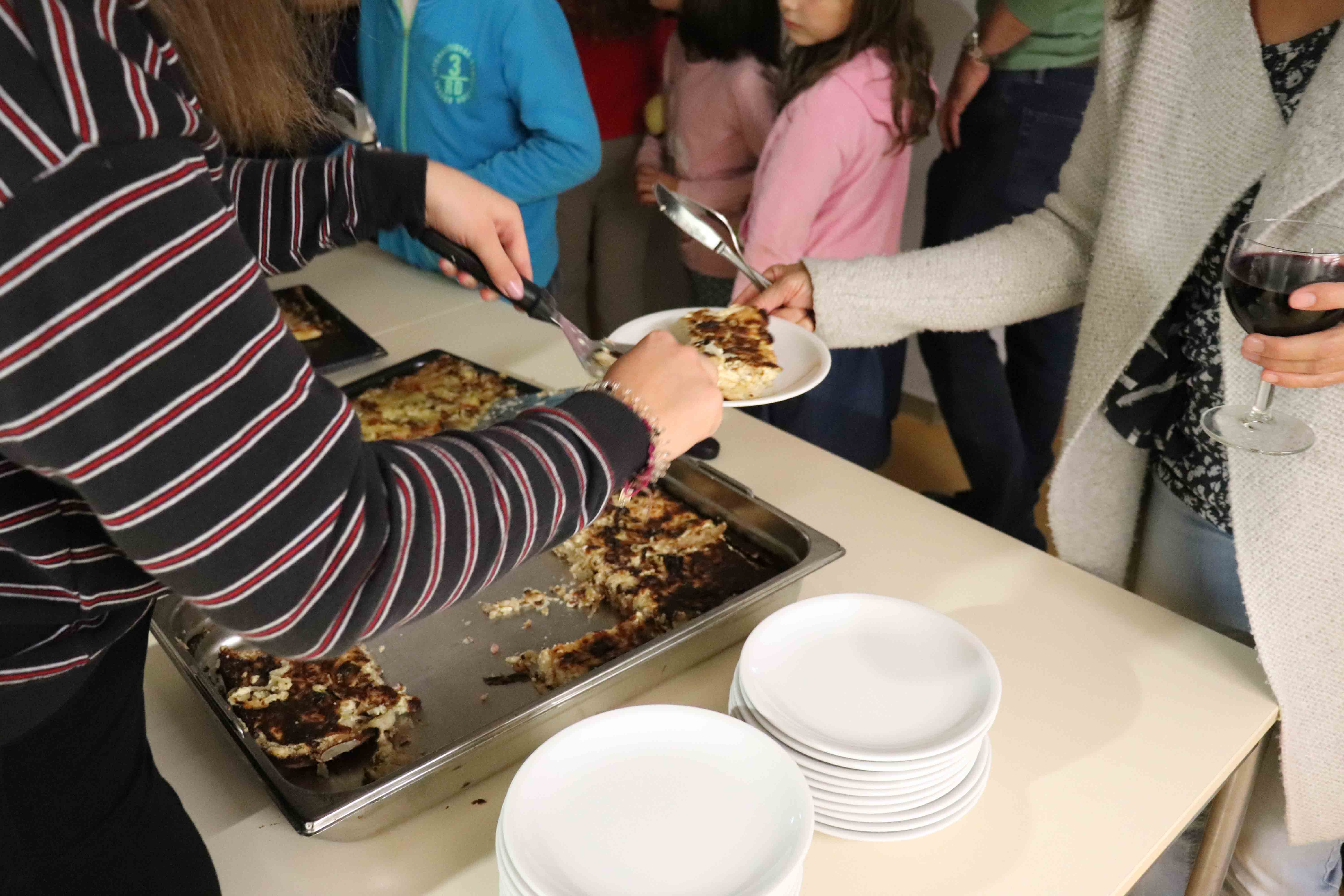 tl_files/kreuzgymnasium/files/Zwiebelkuchenessen/Zwiebelkuchen.jpg
